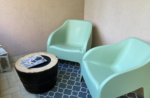 Gap Apartment | Renovated 37m2 studio, quiet, near downtown, parking, terrace, cleaning included