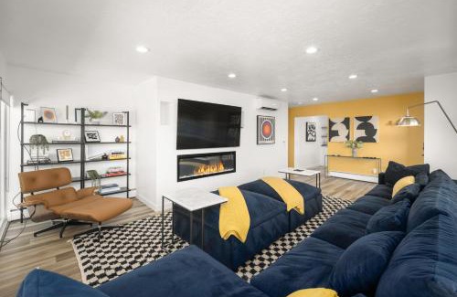 Capitol Hill Apartment | Renovated 3BD 2BA Escape w Hot Tub and City Views