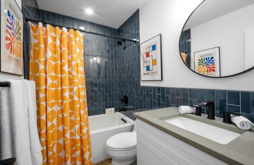 Capitol Hill Apartment | Renovated 3BD 2BA Escape w Hot Tub and City Views