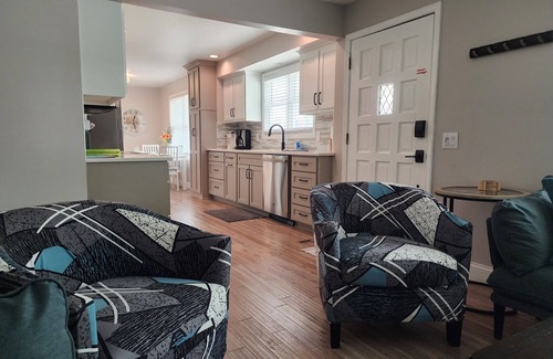 Merriam House | Renovated 3BR/2bath Ranch Near Hospital-Ideal for Families & Medical Stays