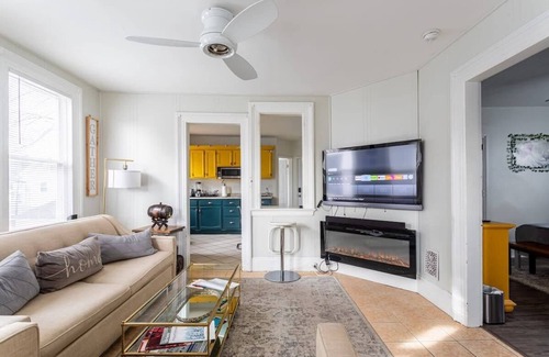 West End - West Side Apartment | Renovated 3BR Apt/Easy Check-In/FamilyFriendly