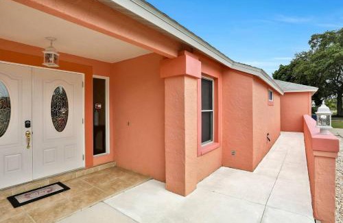 Whitfield House | Renovated 3BR Dog Friendly Pond View WD