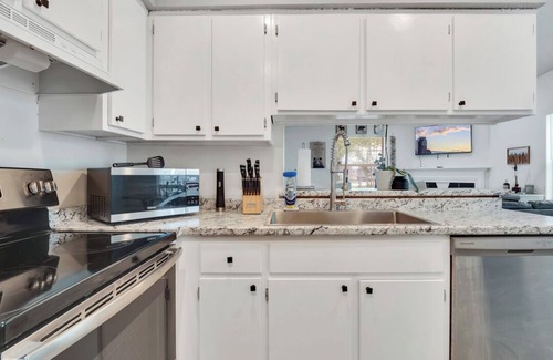 Tallahassee House | Renovated 3BR Home Close to Campus and Downtown