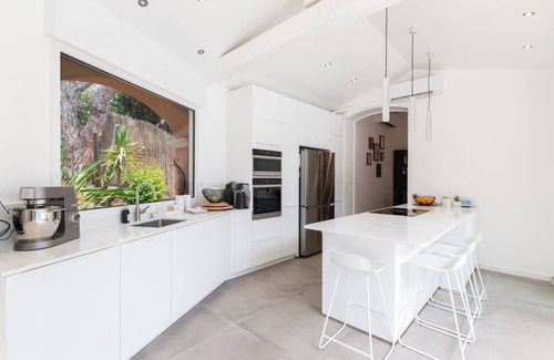 Plage de la Garonnette Villa | Renovated 4 bedroom villa with SEA VIEW - 250m from the beach - pool - garden
