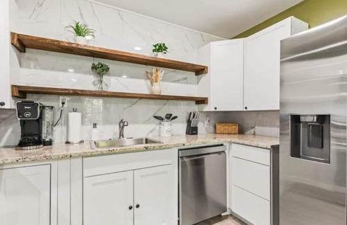 Tuscaloosa House | Renovated 4B Home - 3 miles to campus!