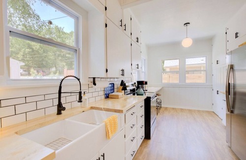 Manhattan Apartment | Renovated 4BR/2BA, <1Mi to KSU, Great for Groups