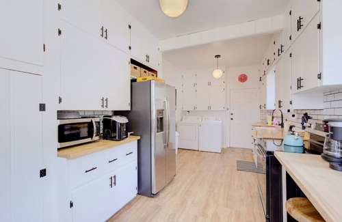 Manhattan Apartment | Renovated 4BR/2BA, <1Mi to KSU, Great for Groups