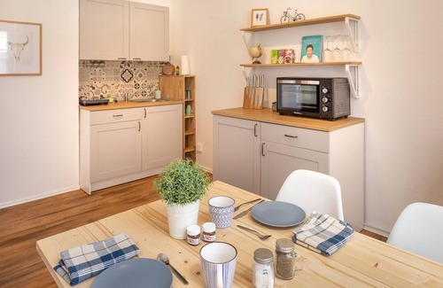 Bad Oeynhausen Apartment | Renovated apartment with Netflix & box spring bed