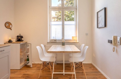Bad Oeynhausen Apartment | Renovated apartment with Netflix & box spring bed