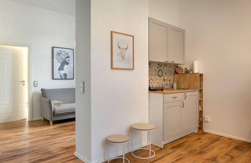 Bad Oeynhausen Apartment | Renovated apartment with Netflix & box spring bed
