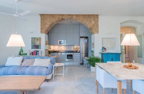 Old Town Apartment | Renovated Apartment "Argüelles" in the Old Town Directly at the Sea