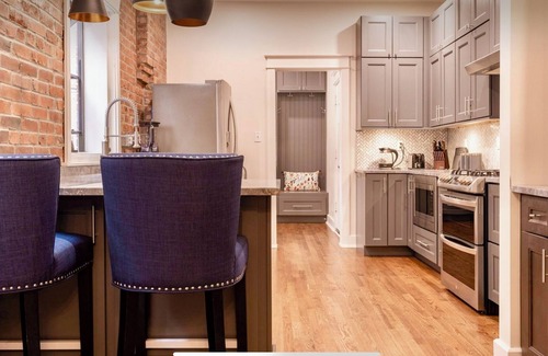 Midtown - Westport House | Renovated Art Deco retreat with porch and 2 King Beds, walk to coffee and food!
