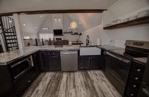 Dakota House | Renovated Barn Sure To Impress with Loft & Game Room!
