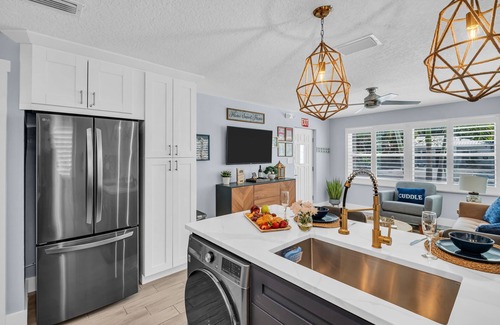 Indian Rocks Beach House | Renovated Beach Retreat – Patio & Hammock, Steps to Sand for the Perfect Escape
