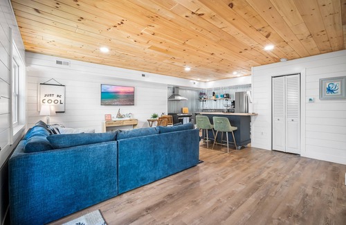 Margate City House | Renovated Beach Cottage + Offstreet Parking + 1 Block to Beach!