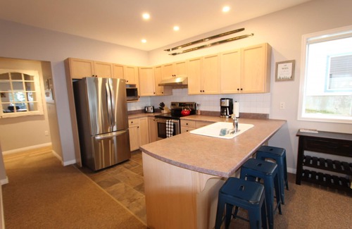 Silver Star Mountain Apartment | Renovated Ground Level Suite Backing onto Alpine Chair - Pet Friendly