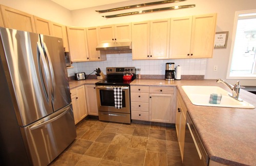 Silver Star Mountain Apartment | Renovated Ground Level Suite Backing onto Alpine Chair - Pet Friendly