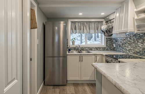 Silver Star Mountain Cabin | Renovated cozy cabin in sought after location with private hot tub and laundry.