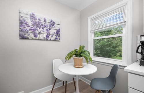 Davenport House | *Renovated* Comfort Home~ by DT & Genesis Hospital