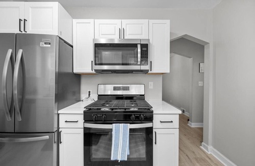 Davenport House | *Renovated* Comfort Home~ by DT & Genesis Hospital
