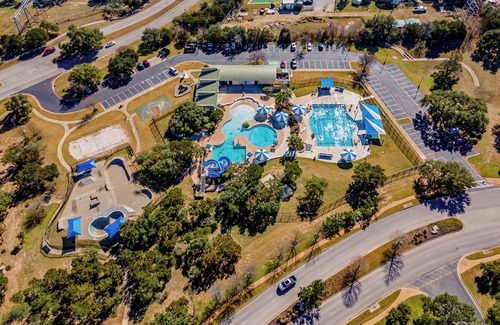 Rough Hollow Condo | Renovated Condo for a Tranquil Getaway by Lake Travis
