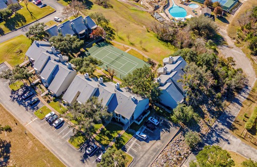 Rough Hollow Condo | Renovated Condo for a Tranquil Getaway by Lake Travis