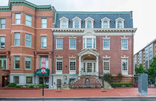 Dupont Circle Condo | Renovated Condo in the Heart of DuPont Circle- 2 blks to Metro