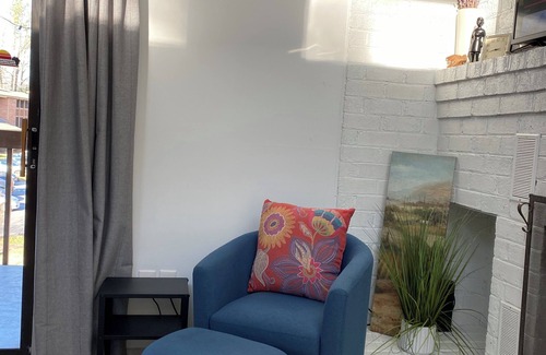 Richmond Condo | Renovated Condo with Pool, Park and Peaceful Setting
