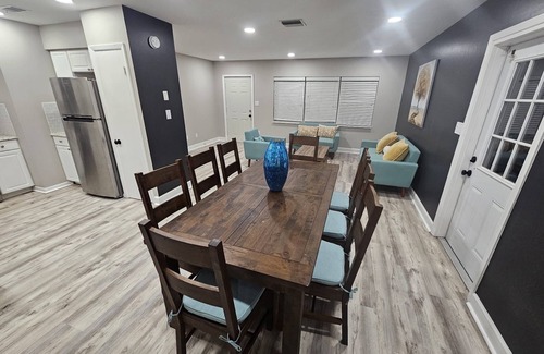 Gainesville House | Renovated contemporary home centrally located