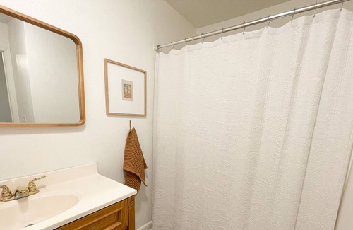 Carterville Cottage | Renovated Cottage in Carterville