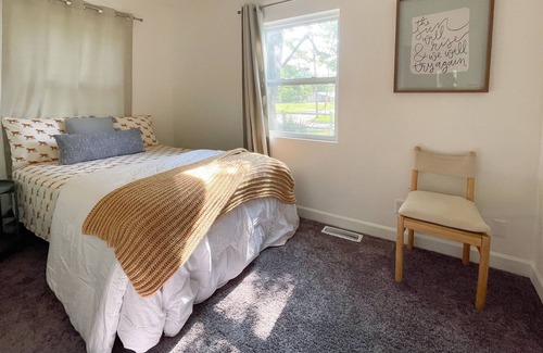 Carterville Cottage | Renovated Cottage in Carterville