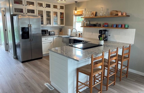 Frontier Cottage | Renovated cottage in quiet lake community. Game room. All-sports Lake Diane.