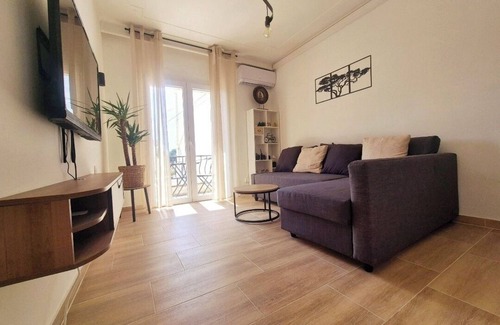 Saint-Barnabe House | Renovated cottage with courtyard, air conditioning and metro 5 min away