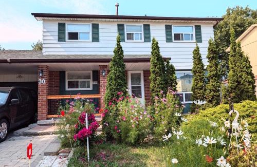 Malvern House | Renovated Cozy Bedroom with Private washroom