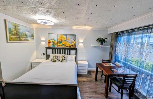 Malvern House | Renovated Cozy Bedroom with Private washroom