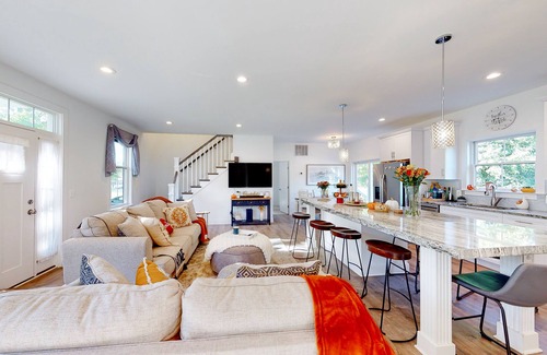 Pasadena House | Renovated, dog-friendly home with private pool, hot tub & stunning backyard