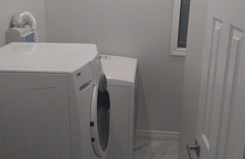 Malvern House | Renovated Entire House for families close to Toronto Zoo and U of T