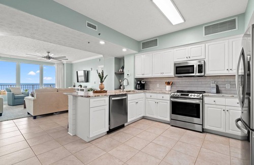 Thomas Drive Condo | Renovated, Family-Focused Gulf Crest Condo! Miles-long views of the shoreline!