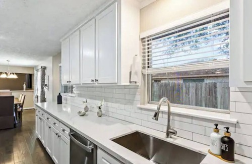 League City House | Renovated family friendly home between Houston and Galveston