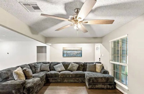 League City House | Renovated family friendly home between Houston and Galveston