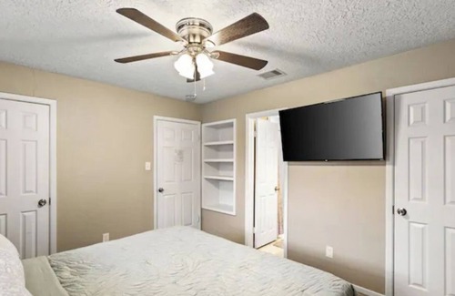 League City House | Renovated family friendly home between Houston and Galveston