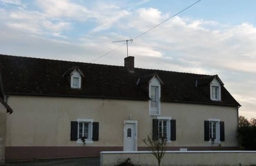 Vallon-sur-Gee Cottage | Renovated farmhouse with terrace, internet, and garage near Vallon-sur-Gée