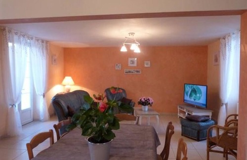 Vallon-sur-Gee Cottage | Renovated farmhouse with terrace, internet, and garage near Vallon-sur-Gée