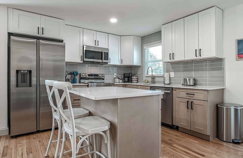 Overland Park House | Renovated Farmhouse New Listing