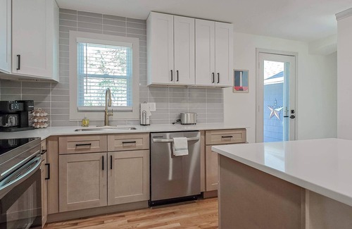 Overland Park House | Renovated Farmhouse New Listing