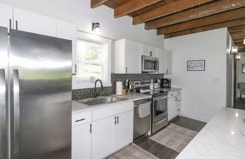 Lexington House | Renovated Farmhouse by Mid Ohio Race Track, Snow Trails, access to Amphitheater!