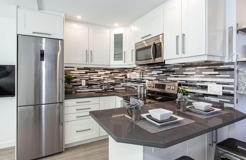 Whistler Creekside House | Renovated fully in 2020. Perched high up in Gondola Village. Free parking, walk to lifts