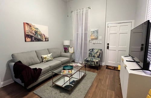 Faubourg Delassize Apartment | Renovated Garden District Cottage 1 block from Streetcar in Historic District!