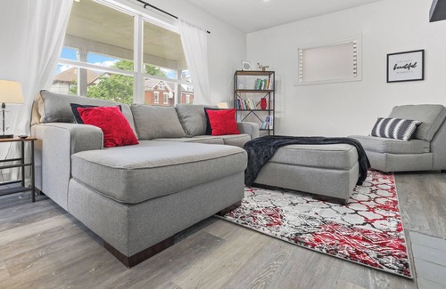 Livingston Park House | Renovated gem walking distance to Hospitals and Downtown