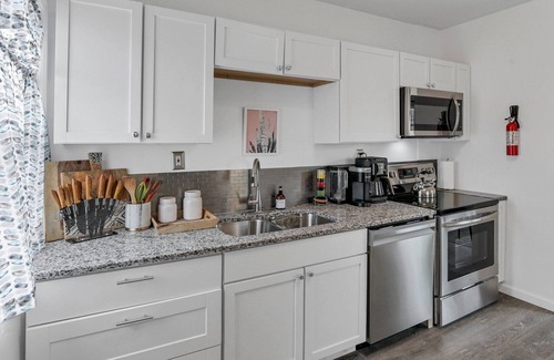 Livingston Park House | Renovated gem walking distance to Hospitals and Downtown